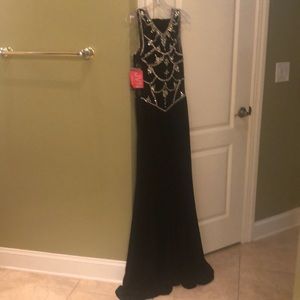 🎉 🥳 Gorgeous Jovani gown shaw. NWTs.Never worn.